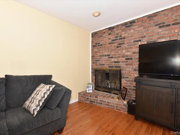 6 Attridge Court, Melville NY 11747