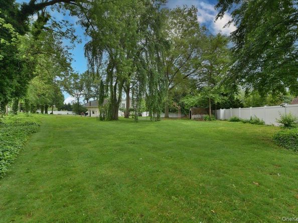6 Attridge Court, Melville NY 11747