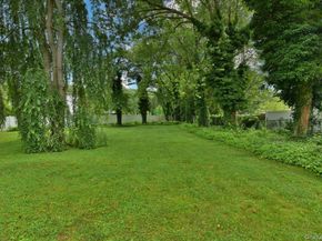 6 Attridge Court, Melville NY 11747