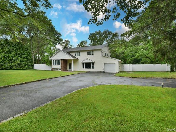 6 Attridge Court, Melville NY 11747