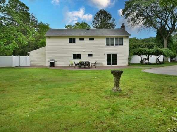 6 Attridge Court, Melville NY 11747
