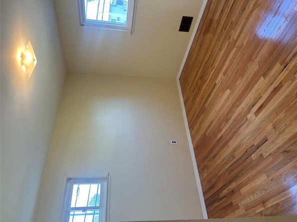 635 S Wellwood Avenue, Lindenhurst NY 11757