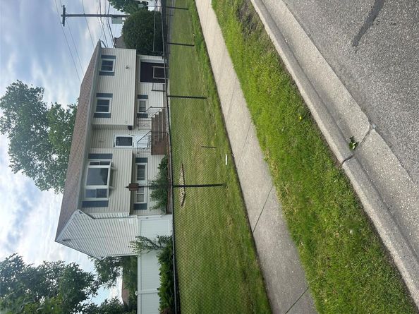 635 S Wellwood Avenue, Lindenhurst NY 11757
