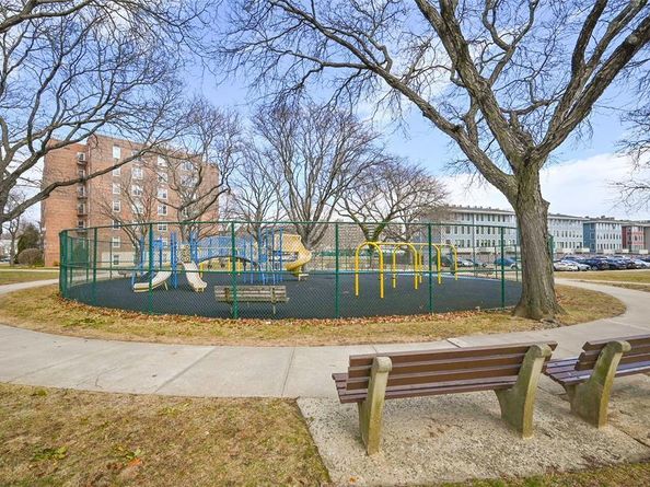 211-40 18 Avenue 4K, Bayside NY 11360