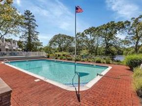 34 Montauk Highway 2, Westhampton NY 11977