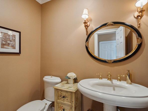 44 Netz Place, Albertson NY 11507