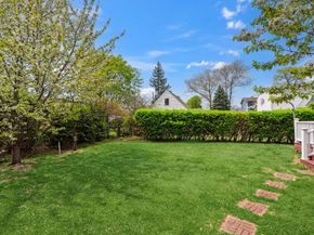 44 Netz Place, Albertson NY 11507