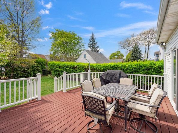 44 Netz Place, Albertson NY 11507