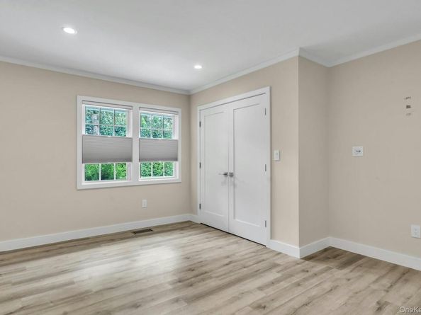 20 Robert Road, Glen Cove NY 11542
