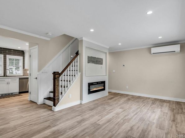 20 Robert Road, Glen Cove NY 11542