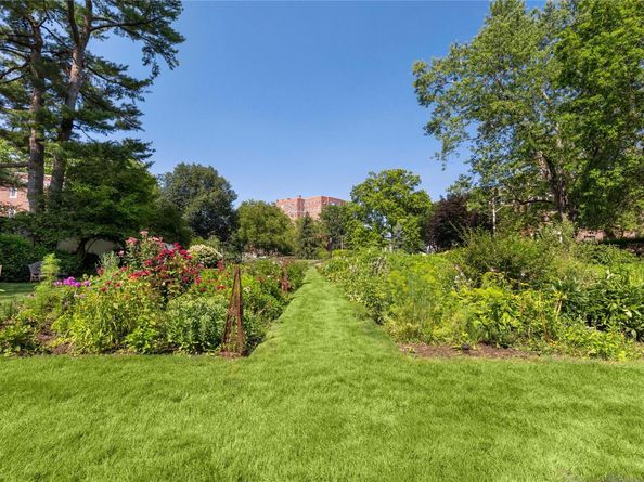 2 Brooklands GD, Bronxville NY 10708