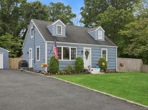 10 Elm Street, East Patchogue NY 11772