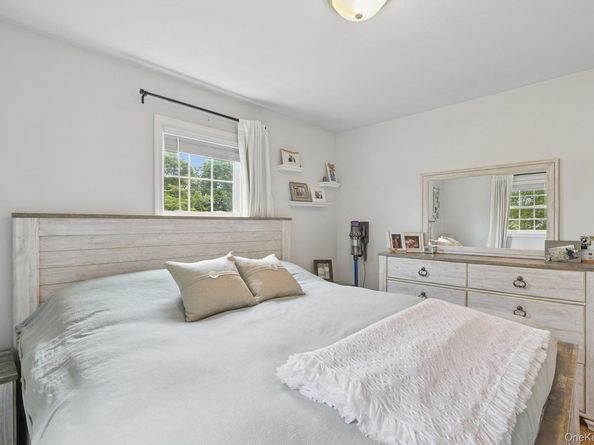 10 Elm Street, East Patchogue NY 11772