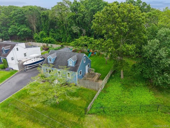 10 Elm Street, East Patchogue NY 11772