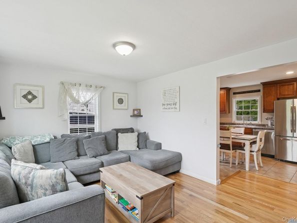 10 Elm Street, East Patchogue NY 11772
