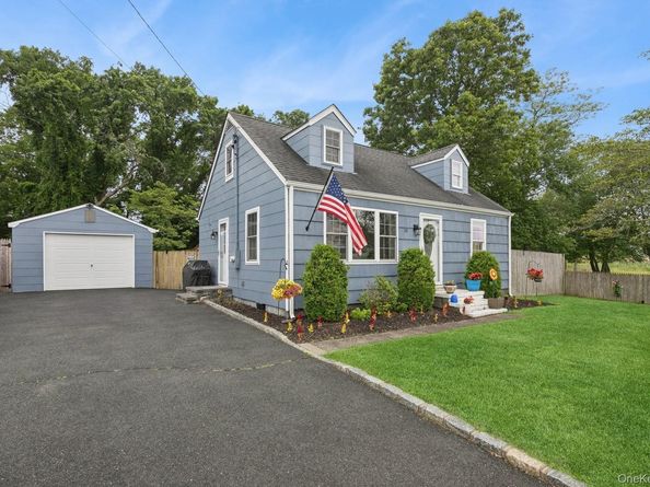 10 Elm Street, East Patchogue NY 11772