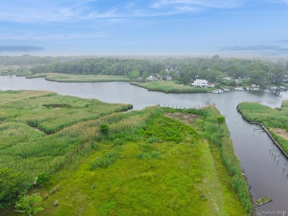 10 Elm Street, East Patchogue NY 11772