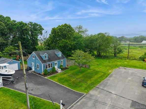 10 Elm Street, East Patchogue NY 11772