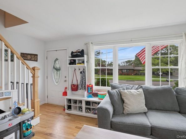 10 Elm Street, East Patchogue NY 11772