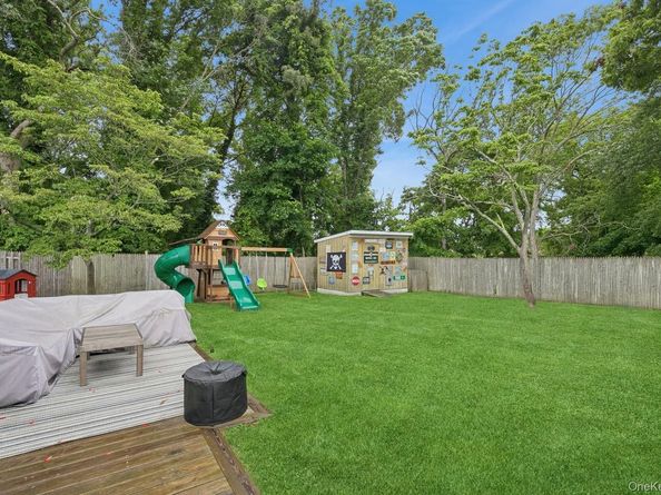 10 Elm Street, East Patchogue NY 11772