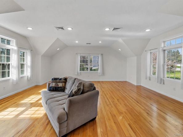 1012 Sunset Street, Yorktown Heights NY 10598