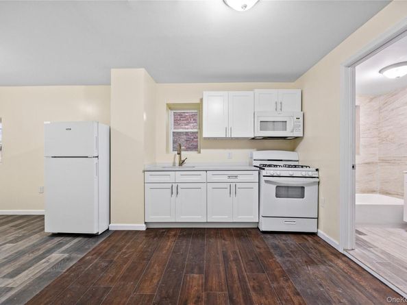 13 Van Cortlandt Park Avenue, Yonkers NY 10705