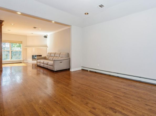 125 Cinnamon Court, Melville NY 11747