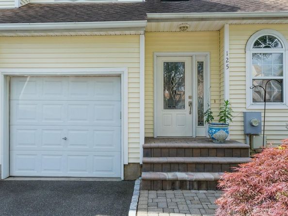 125 Cinnamon Court, Melville NY 11747