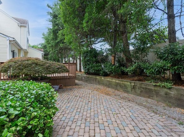 125 Cinnamon Court, Melville NY 11747