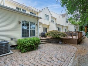 125 Cinnamon Court, Melville NY 11747