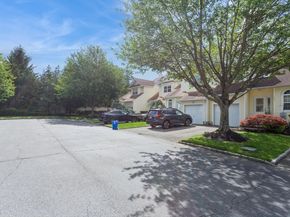 125 Cinnamon Court, Melville NY 11747