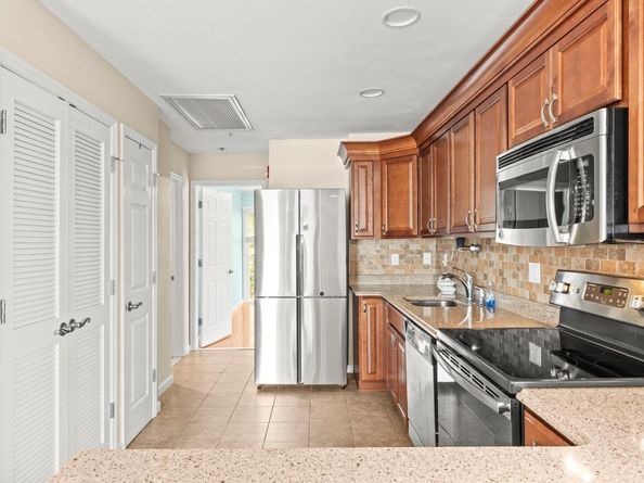 1002 Willow Lane, Valley Stream NY 11580