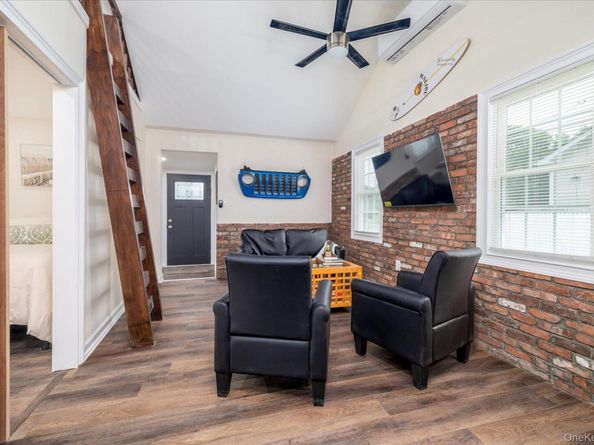 192 E Parkview Drive, Shirley NY 11967