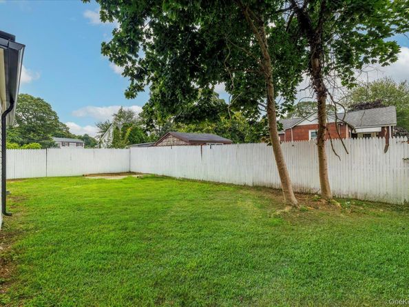 192 E Parkview Drive, Shirley NY 11967