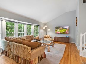 31 Santa Barbara Drive 31, Plainview NY 11803