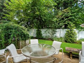 31 Santa Barbara Drive 31, Plainview NY 11803