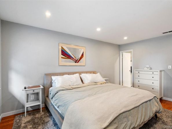 31 Santa Barbara Drive 31, Plainview NY 11803