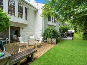 31 Santa Barbara Drive 31, Plainview NY 11803