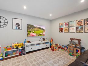 31 Santa Barbara Drive 31, Plainview NY 11803
