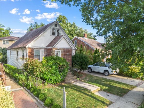 29 Butler Boulevard, Elmont NY 11005