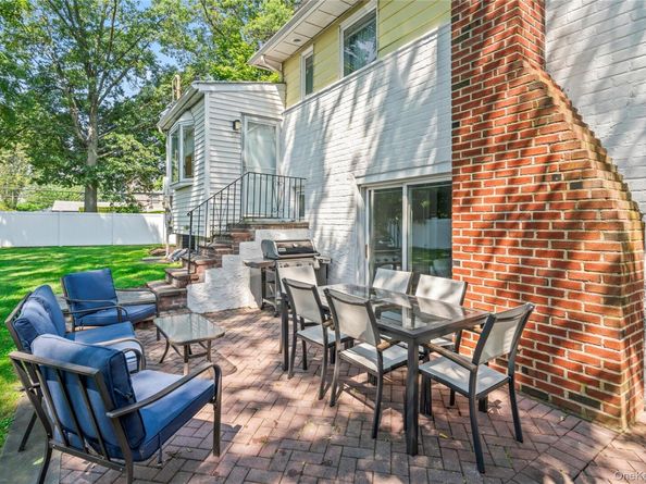 2 Lydia Court, Searingtown NY 11507