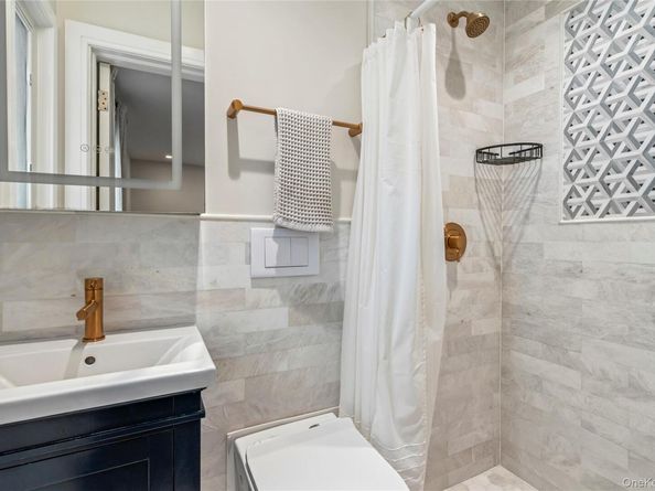 2 Lydia Court, Searingtown NY 11507