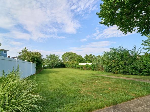 17 Sheridan Road, Babylon NY 11702
