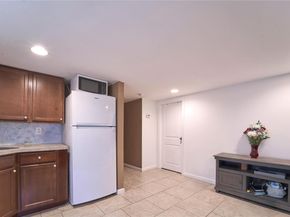 17 Sheridan Road, Babylon NY 11702