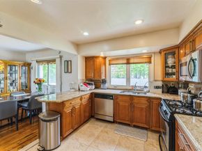 72 Lincoln Road W, Plainview NY 11803