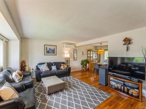 72 Lincoln Road W, Plainview NY 11803