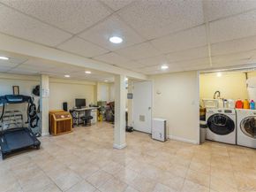 72 Lincoln Road W, Plainview NY 11803