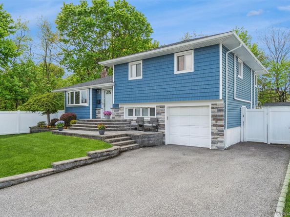 72 Lincoln Road W, Plainview NY 11803