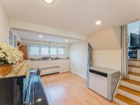 72 Lincoln Road W, Plainview NY 11803