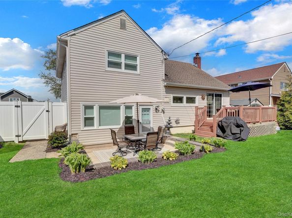 2 Oxford Avenue, Massapequa NY 11758